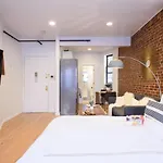 83-3Fw Ues Central Park Newly Furnished Xl Studio